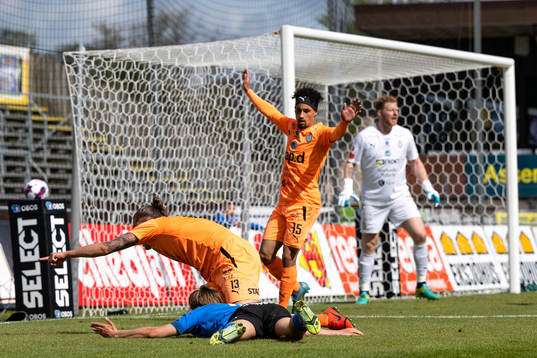 AFC Eskilstunas Felix Michel följer Halmstads Erik