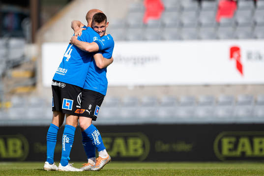 Halmstads Andreas Johansson och Jonathan Svedberg jublar