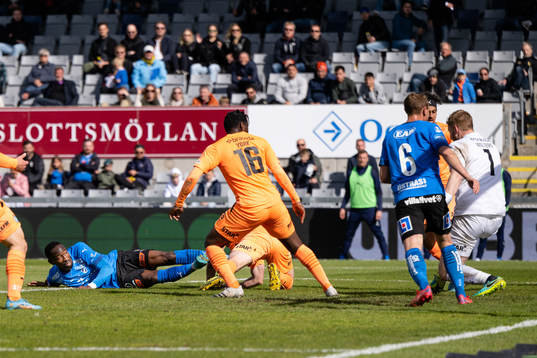 Halmstads Sadat Karim gör 1-1