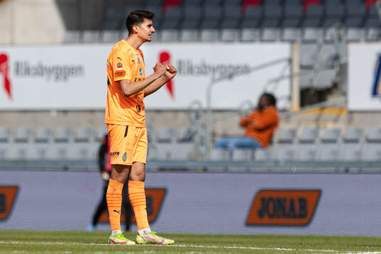 AFC Eskilstunas Amar Muhsin jublar