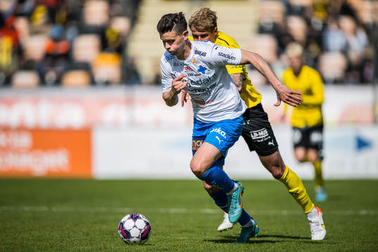 Värnamos Marcus Antonsson och Mjällbys Magnus Wørts