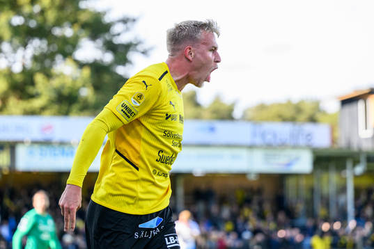 Mjällbys Herman Johansson jublar