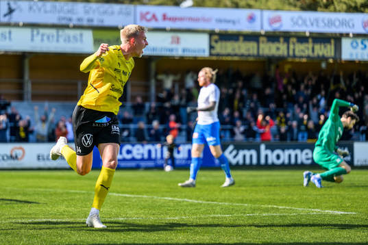 Mjällbys Herman Johansson jublar