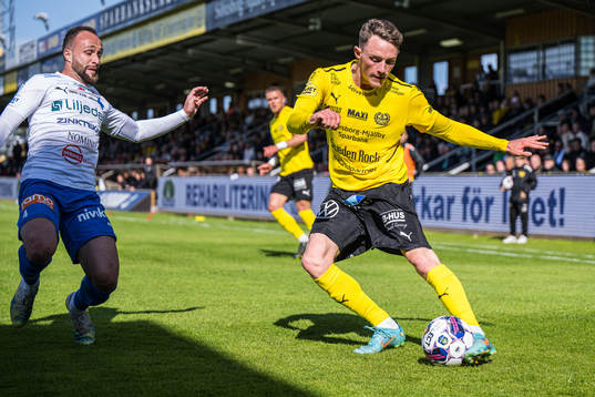 Mjällbys Noah Persson och Värnamos Evaldo Nascimento