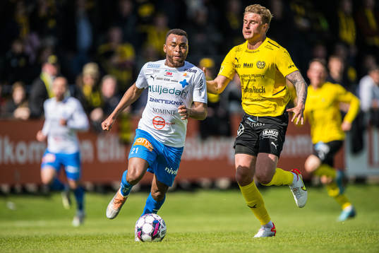 Värnamos Abdussalam Magashy och Mjällbys Magnus Wørts