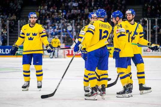 Erik Gustafsson of Sweden (l)