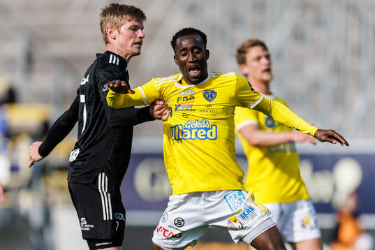 Oskarshamns Anton Agebjörn och Falkenbergs Umar Bala