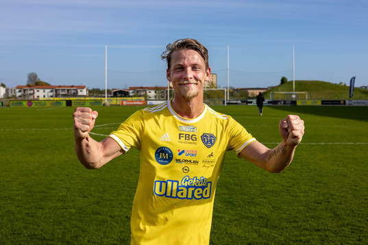 Falkenbergs Robin Hofsö jublar