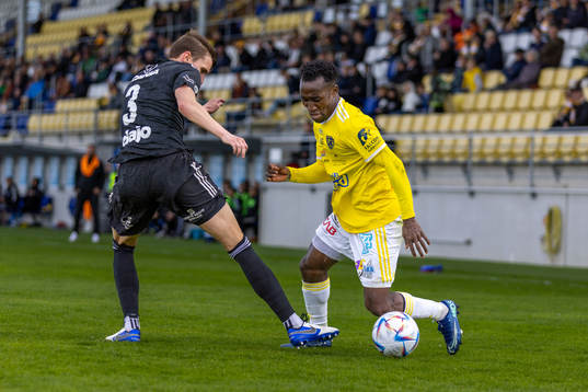 Oskarshamns Nikita Berenfelds mot Falkenbergs Godwin Aguda