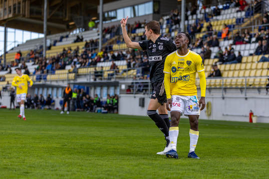 Oskarshamns Nikita Berenfelds mot Falkenbergs Godwin Aguda