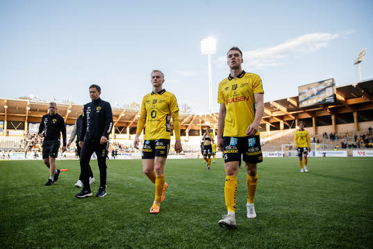 Elfsborgs Oscar Aga och Leo Väisänen deppar