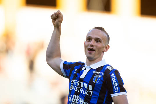 Sirius Aron Bjarnason jublar