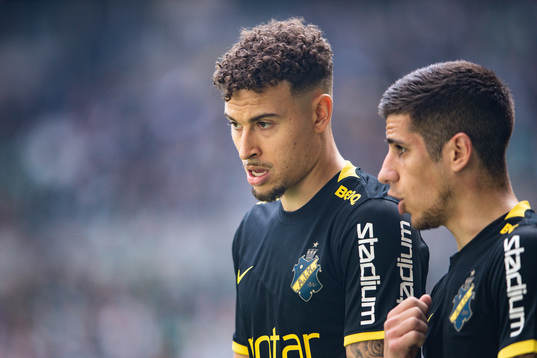 s Jordan Larsson och Nicolas Stefanelli deppar