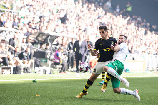 s Nicolas Stefanelli och Hammarbys Mohanad Jeahze
