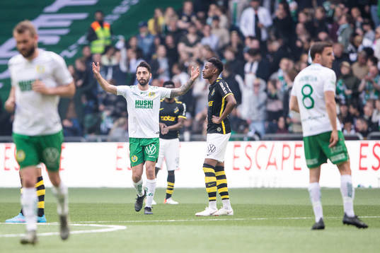 Hammarbys Nahir Besara jublar