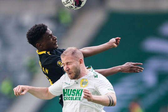 s Bilal Hussein i en nickduell med Hammarbys Darijan Bojanic