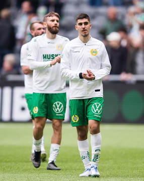 Hammarbys Simon Sandberg och Mayckel Lahdo tackar publiken