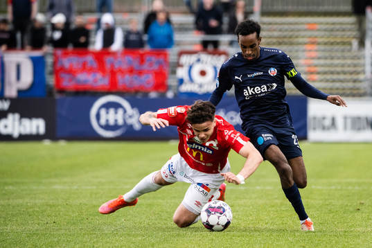 Degerfors Justin Salmon och Helsingborgs Taha Ali