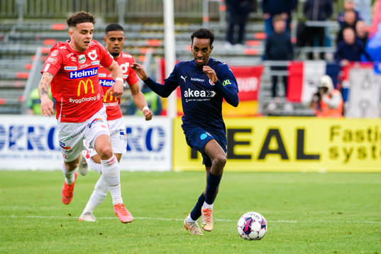 Degerfors Justin Salmon och Helsingborgs Taha Ali