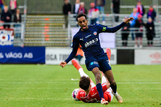 Degerfors Justin Salmon och Helsingborgs Taha Ali