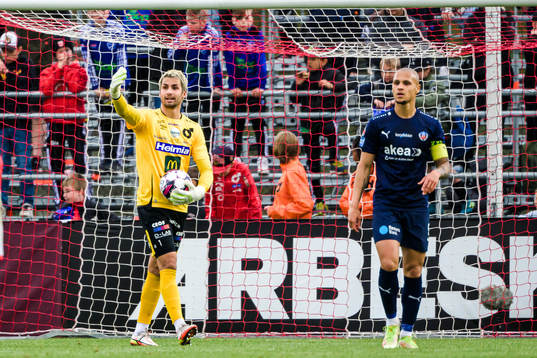Degerfors målvakt Alfie Malik Whiteman och Helsingborgs