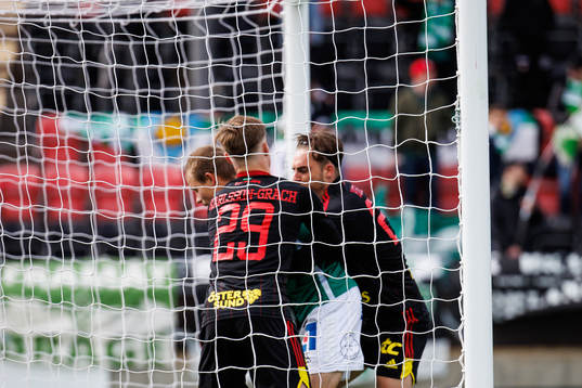 Östersunds Sebastian Karlsson Grach och Felix Hörberg  i