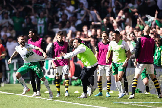 Hammarbys Mohanad Jeahze jublar med Abdul Khalili och
