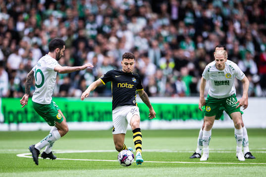 s Jordan Larsson och Hammarbys Nahir Besara