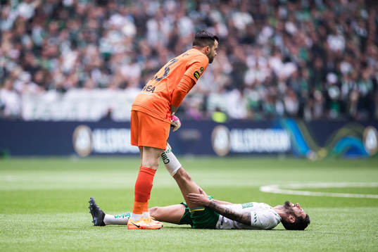 s Budimir Janosevic och Hammarbys Nahir Besara