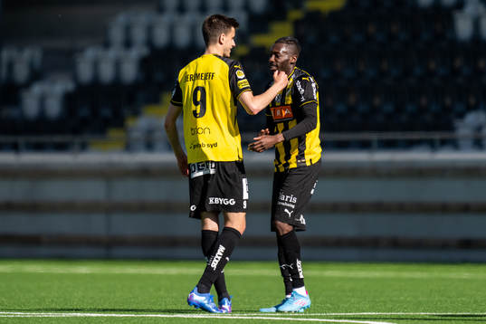 Häckens Alexander Jeremejeff och Blair Turgott jublar