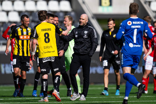 Häckens Erik Friberg och Kalmars tränare Henrik Rydström