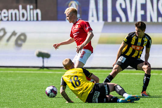 Kalmars Axel Lindahl och Häckens Mikkel Rygaard Jensen och