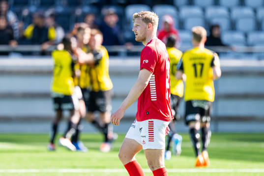 Kalmars Rasmus Sjöstedt deppar medan Häckens Alexander