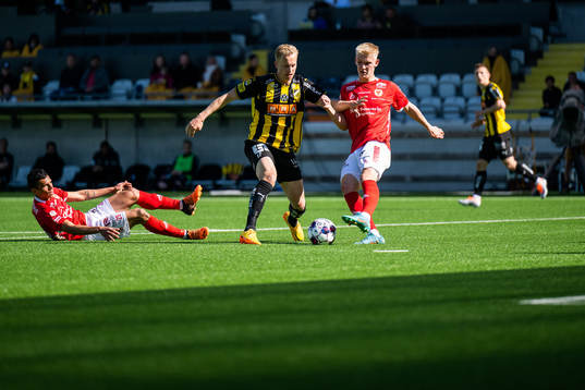 Kalmars Romario Pereira Sipiao och Carl Gustafsson