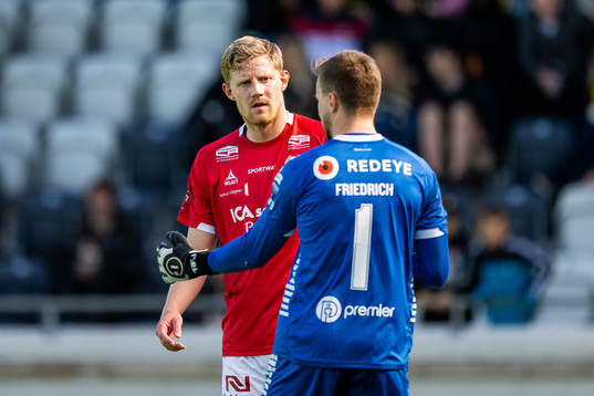 Kalmars Lars Sætra och målvakt Ricardo Friedrich
