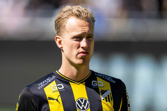 Häckens Gustav Berggren vid line up