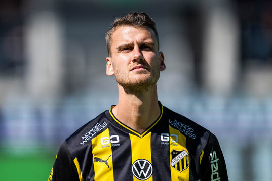 Häckens Johan Hammar vid line up