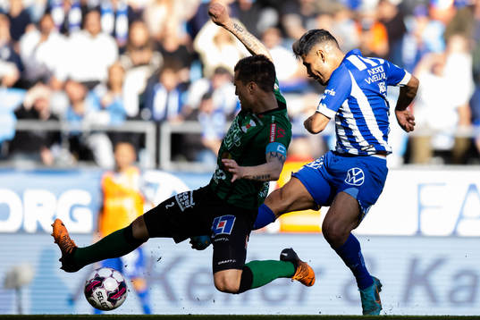 IFK Göteborgs Hosam Aiesh skjuter 1-0