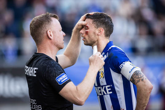 IFK Göteborgs Marcus Berg får sitt sår hophäftat