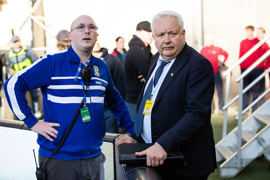IFK Göteborgs presschef Marcus Modeér och Johan Gunnebo,
