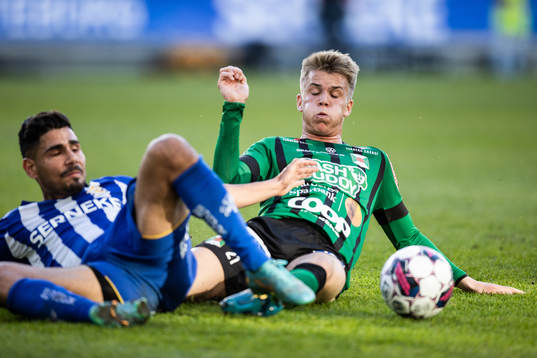 IFK Göteborgs Hosam Aiesh och Varbergs Victor Karlsson