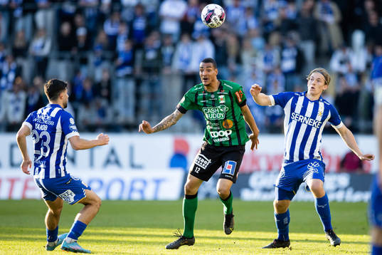 Varbergs Simon Karlsson Adjei och IFK Göteborgs Johan