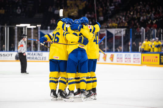 Players of Sweden celebrates