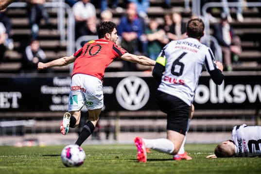 Brommapojkarnas Marijan Cosic jublar