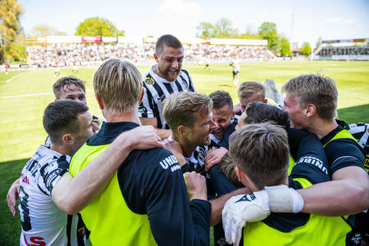 Bläddra bland fler bilder av Fotboll, Superettan, Landskrona - Brommapojkarna