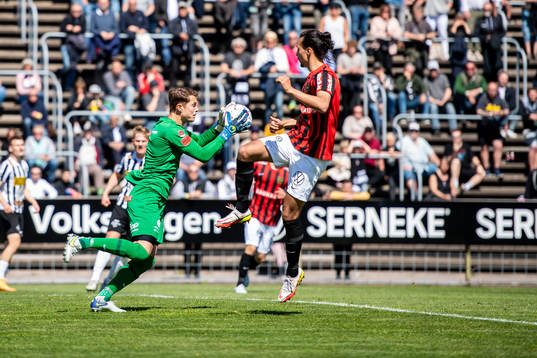 Brommapojkarnas målvakt Jonas Olsson