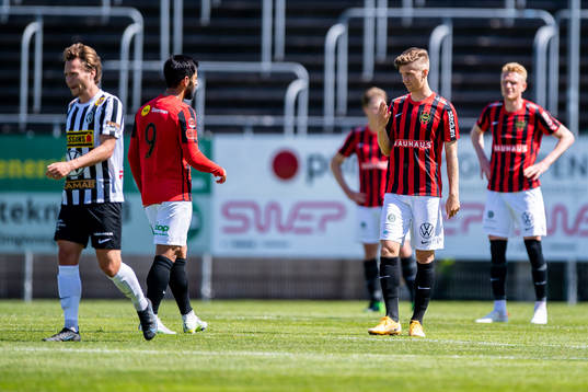 Brommapojkarnas Samuel Leach Holm deppar