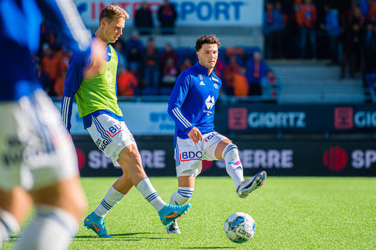 Rafik Zekhnini of Molde warms up