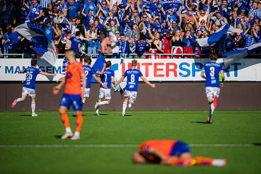 Magnus Wolff Eikrem of Molde celebrates