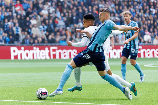 Malmö FFs Romain Gall och Djurgårdens Piotr Johansson
